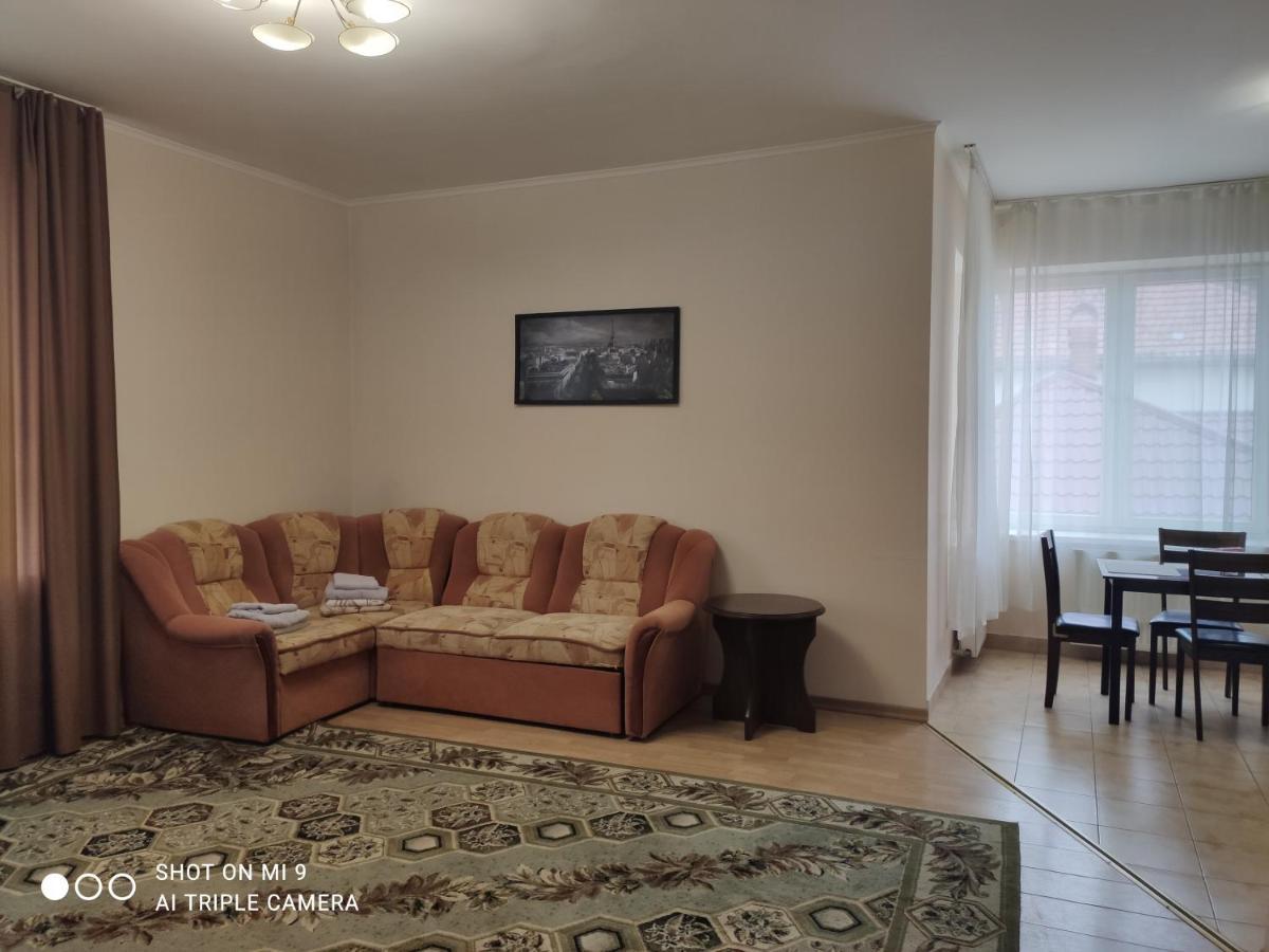 Apartments Domovik Просторная Квартира С Видом На Горы Mukácheve Exterior foto
